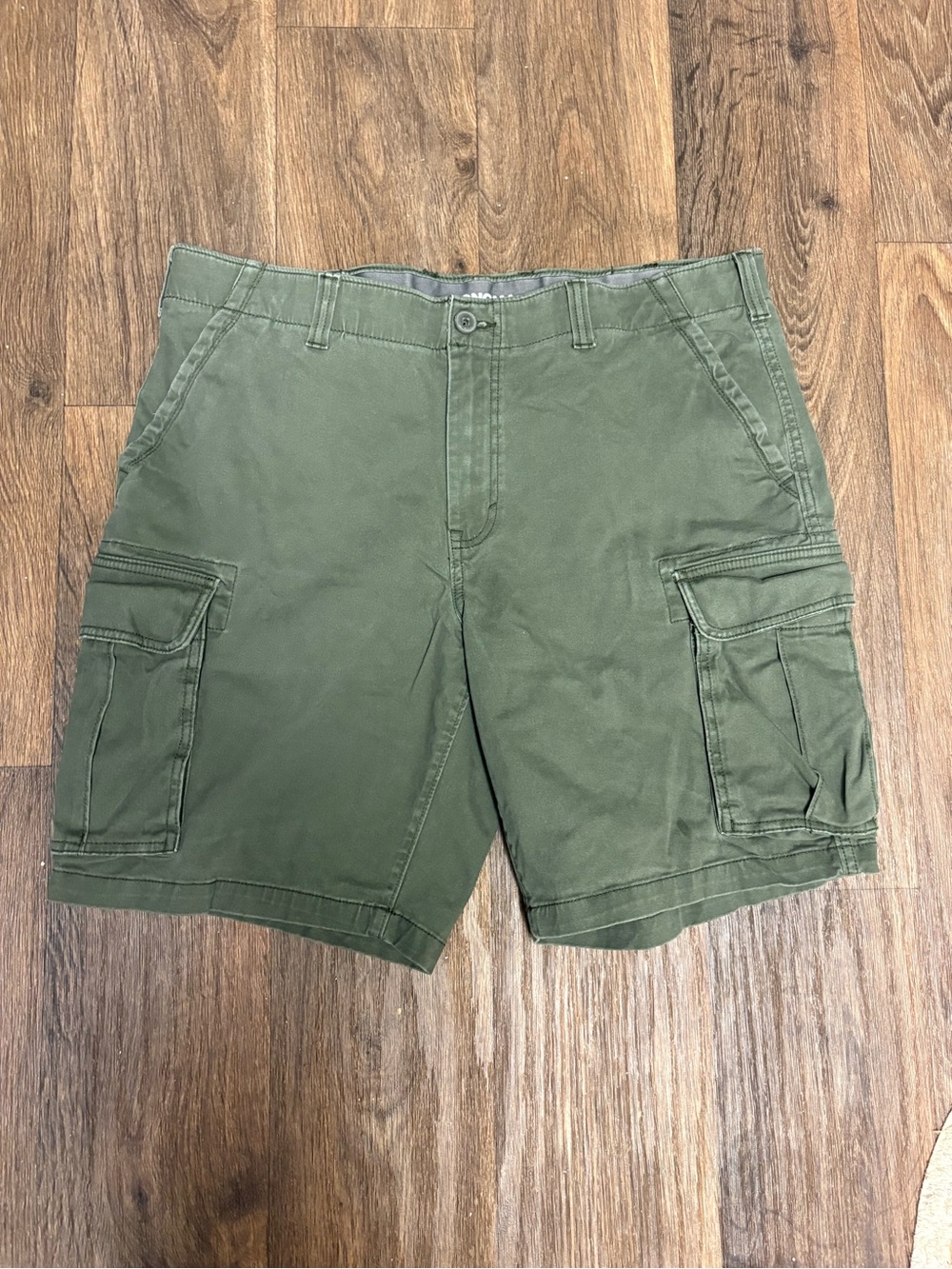 Sonoma Goods for Life olive green cargo shorts size 38